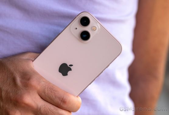 iPhone 13 sale rẻ kỷ lục, chạm đáy dưới 13 triệu, màu hồng đẹp nức nở, hút khách không kém iPhone 16