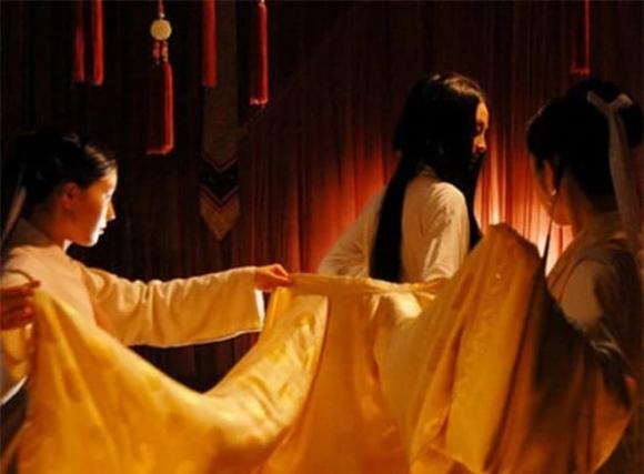 Quá trình hoàng đế ngủ với thê thiếp thời nhà Thanh: Đốt hương xong sẽ kết thúc, chỉ hoàng hậu mùng một và rằm hàng tháng sẽ ở lại