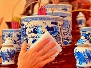 Lau dọn bàn thờ cuối năm vào thời điểm nào là thích hợp? Trình tự lau dọn như thế nào mới đúng phong thủy?