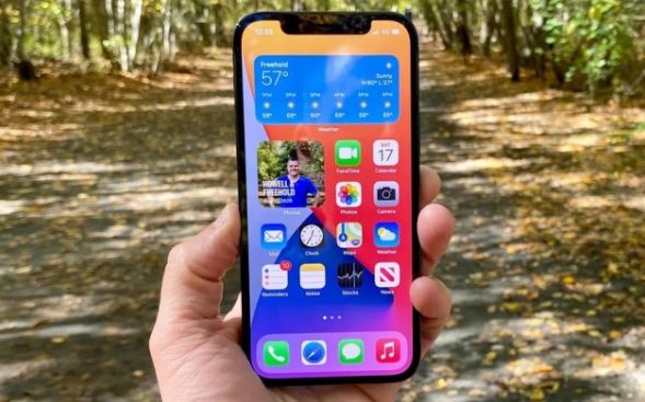 Chiến tướng iPhone 12 Pro rẻ như bèo cuối năm, viền thép siêu sang, iPhone 16 Pro titan cũng lép vế