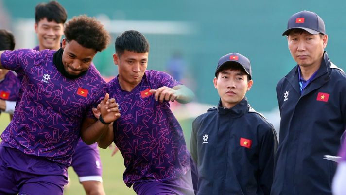 ĐT Việt Nam nhận 'lệnh cấm' từ HLV Kim Sang Sik, Singapore 'giương cờ trắng' tại bán kết AFF Cup