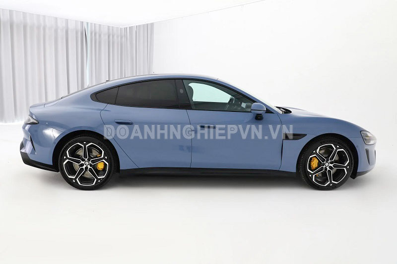 Thiết kế đẹp, công suất như siêu xe, giá hấp dẫn, Xiaomi SU7 bán ‘chạy như tôm tươi’