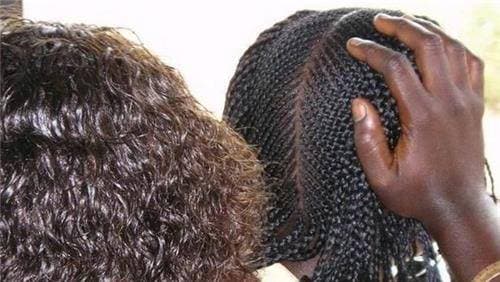 Học ngay cách chống muỗi 'bất bại' của người châu Phi, dù muỗi đậu khắp người cũng không cắn