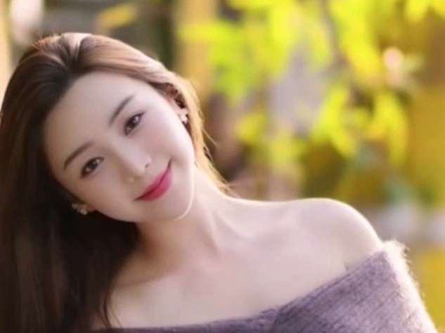 CLIP: Quỳnh Kool tỏa sáng với nhan sắc cuốn hút, vẻ đẹp ngọt ngào và đầy quyến rũ