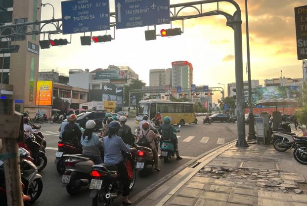 Từ 1/1/2025, vượt đèn đỏ, đi ngược chiều bị phạt tới 20 triệu đồng