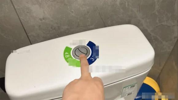 Khi xả bồn cầu, đừng bao giờ 'làm điều này', nhiều người không hiểu và cứ làm sai