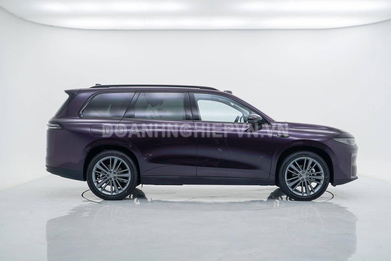 SUV dài hơn 4,9 mét, công suất 292 mã lực, trang bị tiên tiến, giá hơn 500 triệu đồng