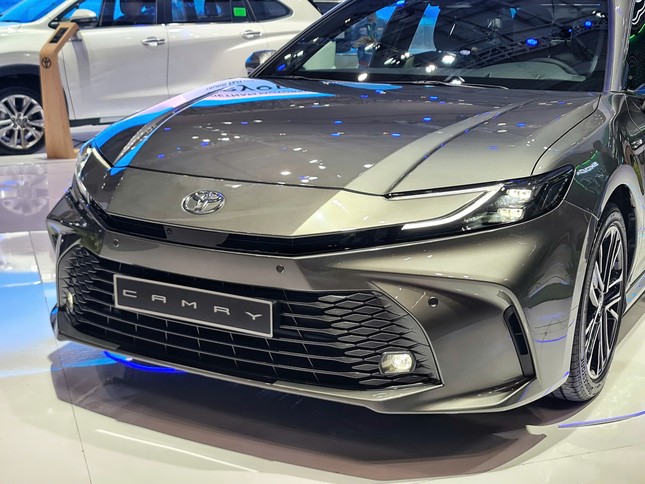 Đánh giá hai mẫu sedan hạng D mới bán ở Việt Nam