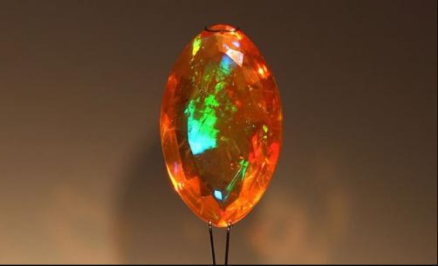 Miệng núi lửa trên Sao Hỏa chứa đầy đá quý opal, nhưng thứ đằng sau nó còn đáng giá hơn nhiều