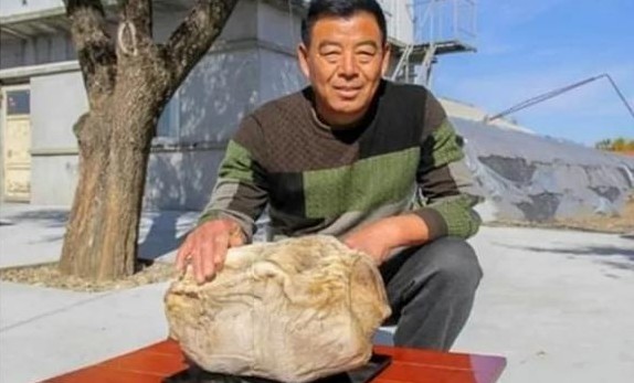 Bất ngờ đổi đời nhờ phát hiện 'tảng đá' quý hiếm trị giá gần 10.000 tỷ đồng, đến Tần Thủy Hoàng cũng từng săn lùng ráo riết