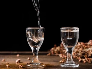 Cổ nhân răn dạy: 'Tiền không vay hai', 'rượu không uống ba', 'đường không đi bốn' một lần phạm phải, cả đời hối hận