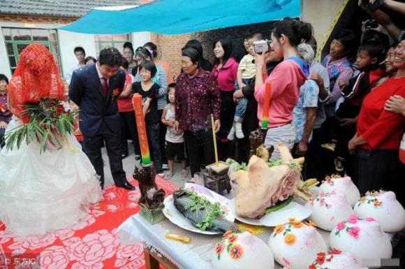 Tại sao: “Cưới không tặng ô, mừng thọ không tặng thuốc lá, tang lễ không đưa tiền bù” có nghĩa là gì?