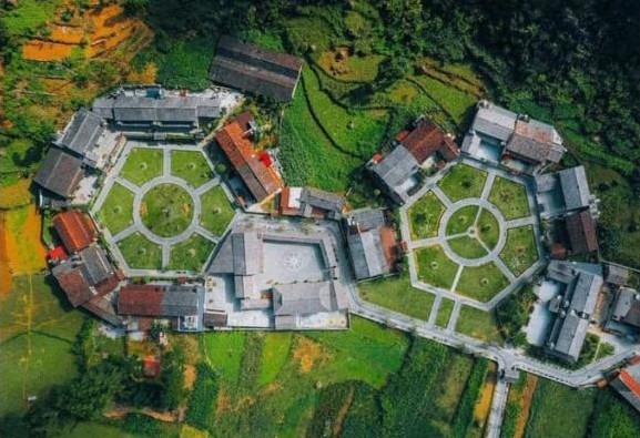 Ngôi làng duy nhất Việt Nam được ví như 'bông hoa nơi địa đầu Tổ Quốc', nằm ngay cạnh một trong 'tứ đại đỉnh đèo'