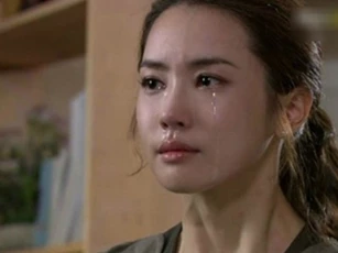 Đời bạc tình thì tôi cũng bạc nghĩa, chỉ sau một cú điện thoại cả nhà chồng tôi phải ra đường sống...