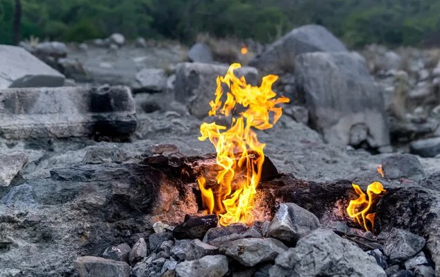 Sự kỳ lạ của ngọn núi có lửa cháy không bao giờ tắt ở Thổ Nhĩ Kỳ