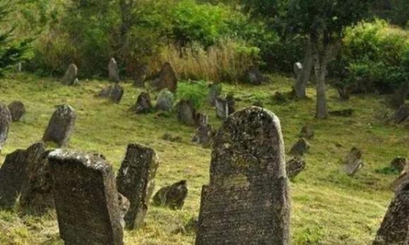 Người xưa dạy bảo: 'Mộ không đầu thì con cháu nghèo, cáo canh mộ ba đời sang', vì sao?