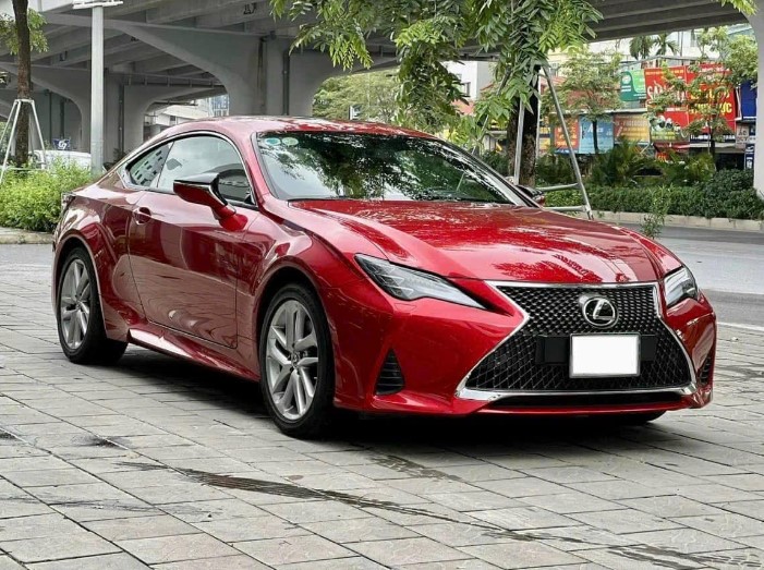 Mới chạy 9.000 km, Lexus RC 300 rao bán chưa đầy 2 tỷ đồng