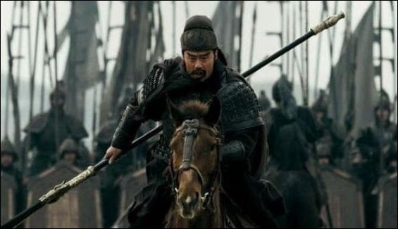 Tại sao binh lính sẵn sàng xông ra chiến trường thay vì giả chết trong các cuộc chiến tranh cổ đại? Họ không sợ chết sao?