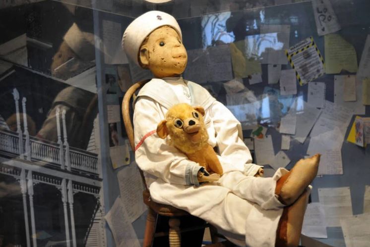 Bí ẩn về con búp bê kinh dị Robert the Doll