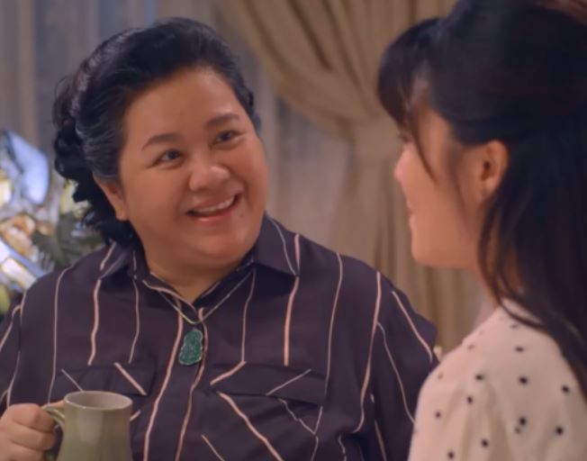 Đêm đầu tiên sau đám cưới, mẹ chồng bước ra từ trong tủ đồ đưa cho con dâu 1 thứ, tôi vừa bất ngờ vừa biết ơn