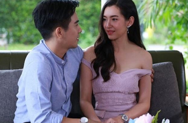 Ở cữ chồng chăm sóc tận tình nhưng nhìn 2 tay bầm tím của anh, em rơi nước mắt