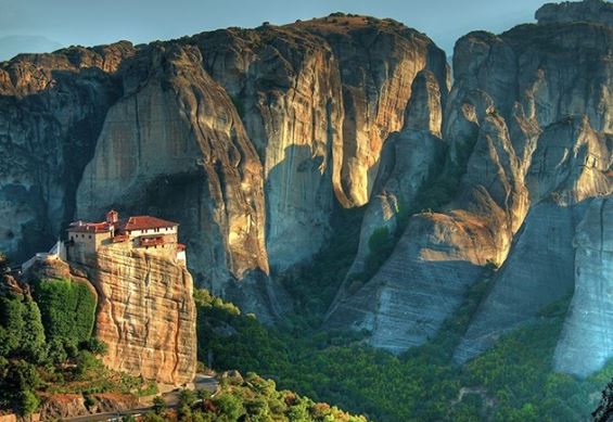 Bí ẩn vùng đất thần bí duy nhất trên thế giới cấm phụ nữ bén mảng, rùng mình hình phạt nếu vi phạm