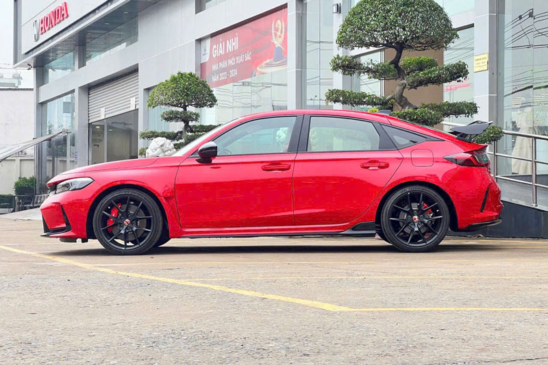 Honda Civic Type R tăng giá 600 triệu đồng tại Việt Nam