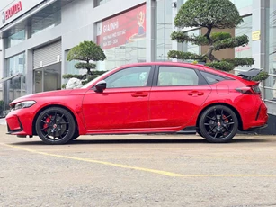 Honda Civic Type R tăng giá 600 triệu đồng tại Việt Nam