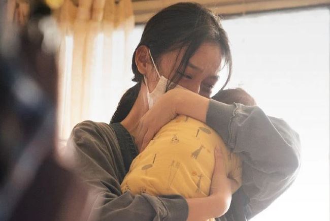 Cháu nội mới đầy tháng, mẹ chồng đã đuổi đi vì con gái bà "không chịu được tiếng trẻ con khóc"