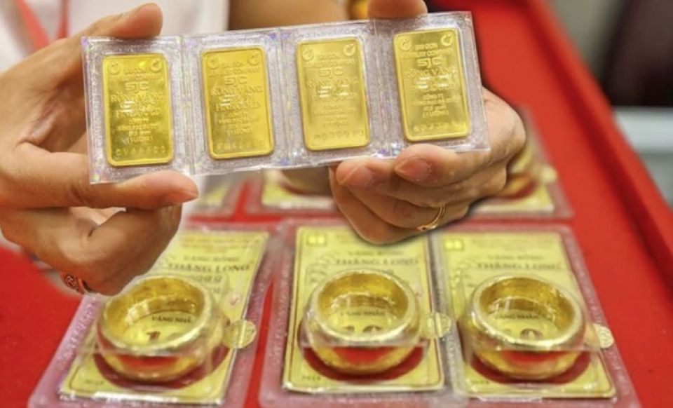 Giá vàng ngày 4/1/2024: Vàng thế giới giảm mạnh từ đỉnh 3 tuần, vàng trong nước ổn định