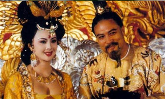 &#x110;ang trong &#x111;&#x1ED9; h&#x1ED3;i xu&#xE2;n, v&#xEC; sao phi t&#x1EA7;n tr&#xEA;n 50 tu&#x1ED5;i kh&#xF4;ng &#x111;&#x1B0;&#x1EE3;c ho&#xE0;ng &#x111;&#x1EBF; th&#x1ECB; t&#x1EA9;m?