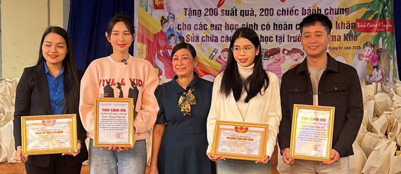 Thuỳ Tiên những ngày đầu năm, bận rộn cùng Team Châu Phi làm thiện nguyện