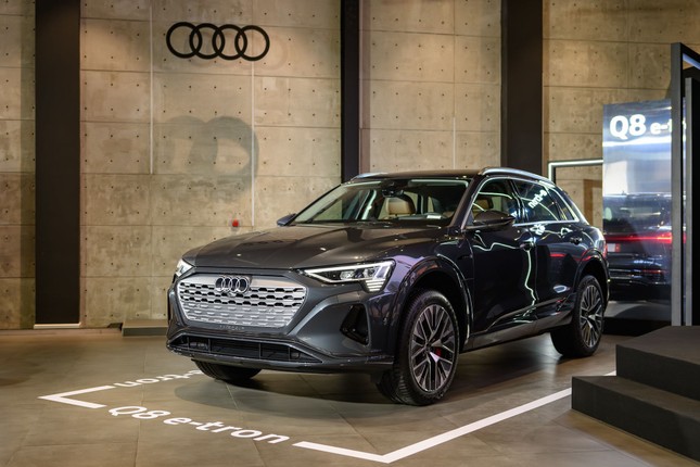 SUV điện hạng sang kén khách tại Việt Nam