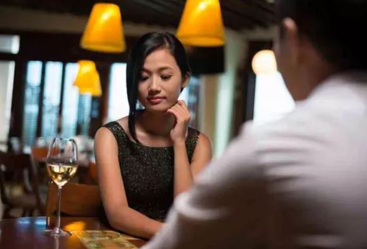 Bí mật khó tin sau những lần chàng trai vào nhà vệ sinh liên tục trong buổi hẹn hò đầu tiên