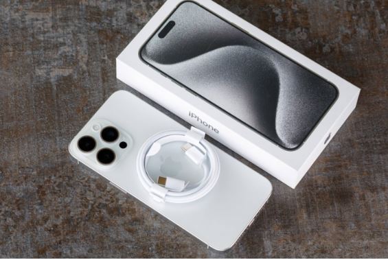 Giá đập hộp iPhone 15 Pro Max giảm kịch sàn hơn 7 triệu đầu năm 2025, xứng đáng top 1 doanh số 2024