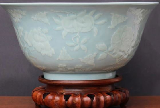 Người phụ nữ phát hiện chiếc bát cổ bị lãng quên nhiều năm, đem đi thẩm định không ngờ trị giá 6 tỷ