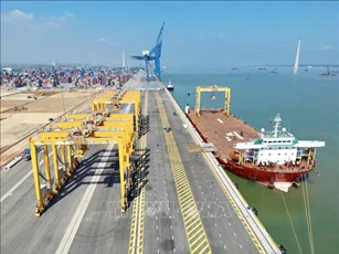 Nâng cấp cho hệ thống cảng biển Việt Nam tiếp nhận tàu có trọng tải lớn