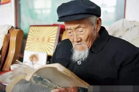 Gừng hấp trong nồi, tác dụng không thể mua được bằng tiền, cụ ông 100 tuổi đã bật mí bí quyết 'trường thọ', tiếc là không mấy ai biết