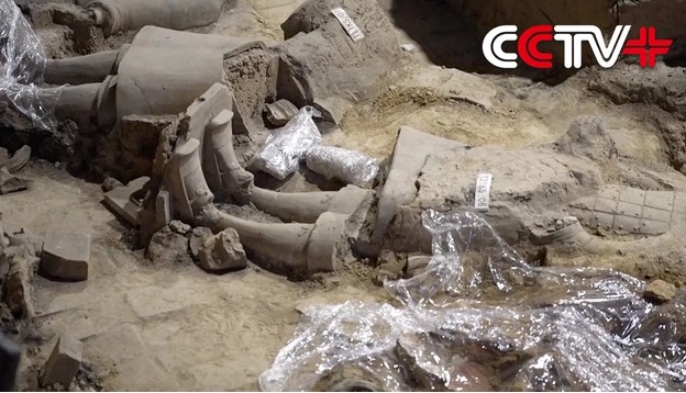 Bức tượng dị biệt giữa đội quân đất nung của Tần Thủy Hoàng