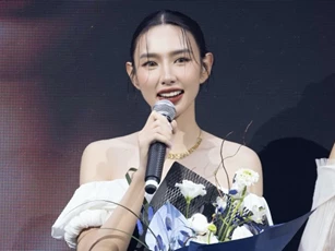 Thuỳ Tiên xuất hiện lộng lẫy, nhận cùng lúc 2 giải thưởng uy tín