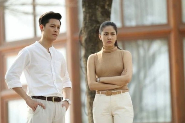 B&#x1ECB; nh&#xE0; ch&#x1ED3;ng khinh th&#x1B0;&#x1EDD;ng v&#xEC; ch&#x1EC9; &#x1EDF; nh&#xE0; &#x103;n b&#xE1;m, g&#x1EB7;p anh &#x1EDF; c&#xF4;ng ty, t&#xF4;i tuy&#xEA;n b&#x1ED1; m&#x1ED9;t &#x111;i&#x1EC1;u khi&#x1EBF;n anh t&#xE1;i m&#x1EB7;t