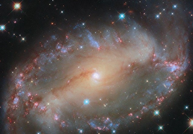 NASA/ESA theo dõi “mắt vũ trụ” nhìn chằm chằm vào Trái Đất