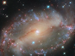 NASA/ESA theo dõi “mắt vũ trụ” nhìn chằm chằm vào Trái Đất