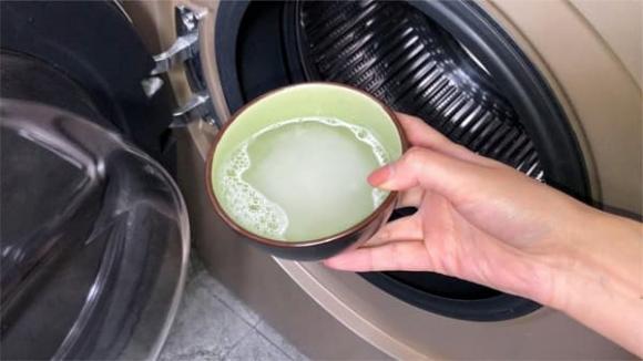 Thêm một bát nước 'thần thánh' này vào máy giặt, quần áo từ ố vàng cũng sẽ trắng sạch như mới