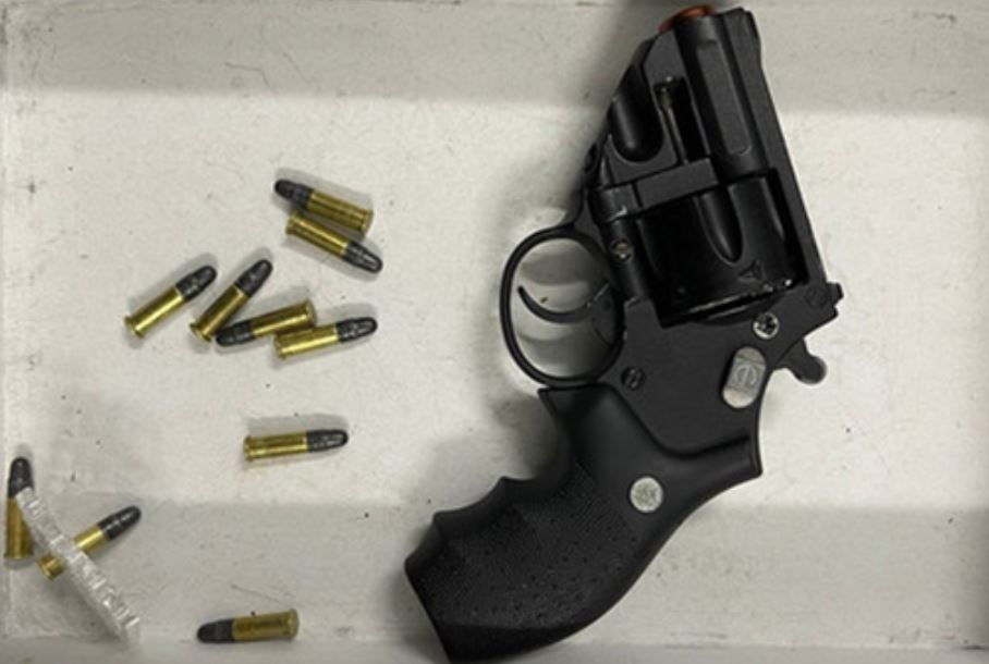 Số lượng lớn vũ khí và ma túy bị chặn đứng tại cửa an ninh sân bay năm 2024