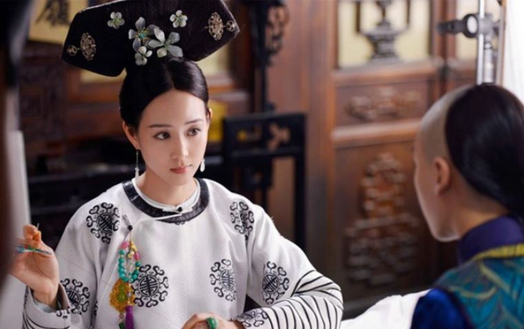 B&#xED; &#x1EA9;n v&#x1EC1; v&#x1ECB; phi t&#x1EA7;n b&#x1ECB; l&#xE3;ng qu&#xEA;n su&#x1ED1;t n&#x1EED;a &#x111;&#x1EDD;i ng&#x1B0;&#x1EDD;i b&#xEA;n c&#x1EA1;nh ho&#xE0;ng &#x111;&#x1EBF; C&#xE0;n Long