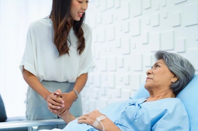 Lúc cuối đời, mẹ tôi mới nói ra bí mật đã giấu kín suốt 20 năm giữa bà và chị dâu