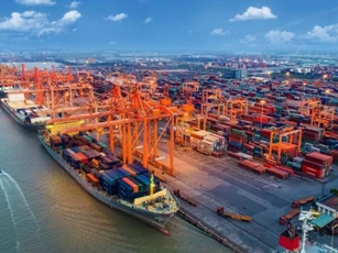 Xuất khẩu Việt Nam 2025: 2 kịch bản ứng phó trước chính sách mới từ Mỹ