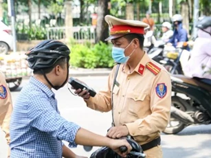 Bước sang năm 2025, mức xử phạt đối với lái xe vi phạm nồng độ cồn theo quy định mới nhất là bao nhiêu?