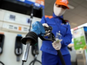 Giá xăng vượt 21.000 đồng/lít